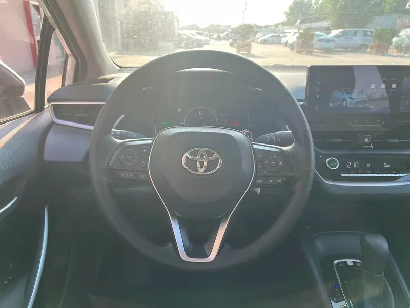 Toyota Corolla 2023 Motor doble híbrido eléctrico inteligente 1.8L E-CVT Versión pionera interior foto 7 Toyota Corolla 2023 Motor doble híbrido eléctrico inteligente 1.8L E-CVT Versión pionera interior foto 7