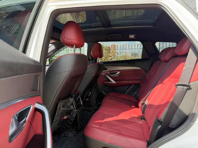 Jetour X70 PLUS 2025 1.5T 6DCT Elite-type 5 seat interior photo 9 Jetour X70 PLUS 2025 1.5T 6DCT Elite-type 5 seat interior photo 9