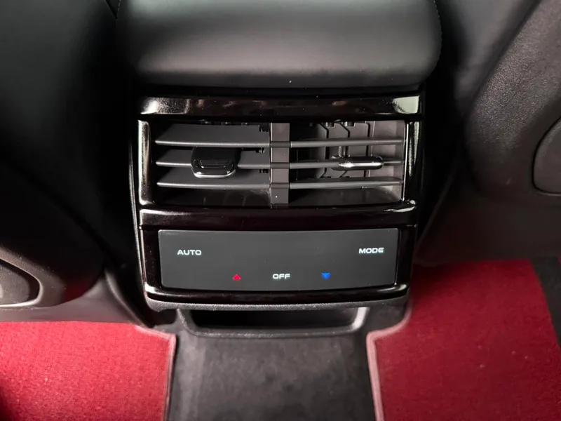 Geely Monjaro 2023 2.0TD High-power automatic two-drive flagship type exterior photo 7