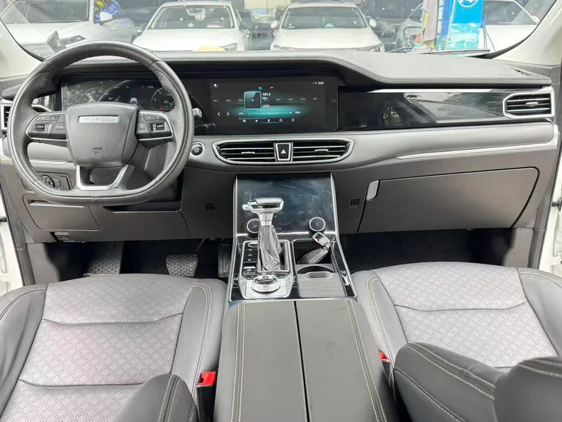 Jetour X90 2020 1.5T DCT Shadow Smart Edition 5 seat interior photo 9