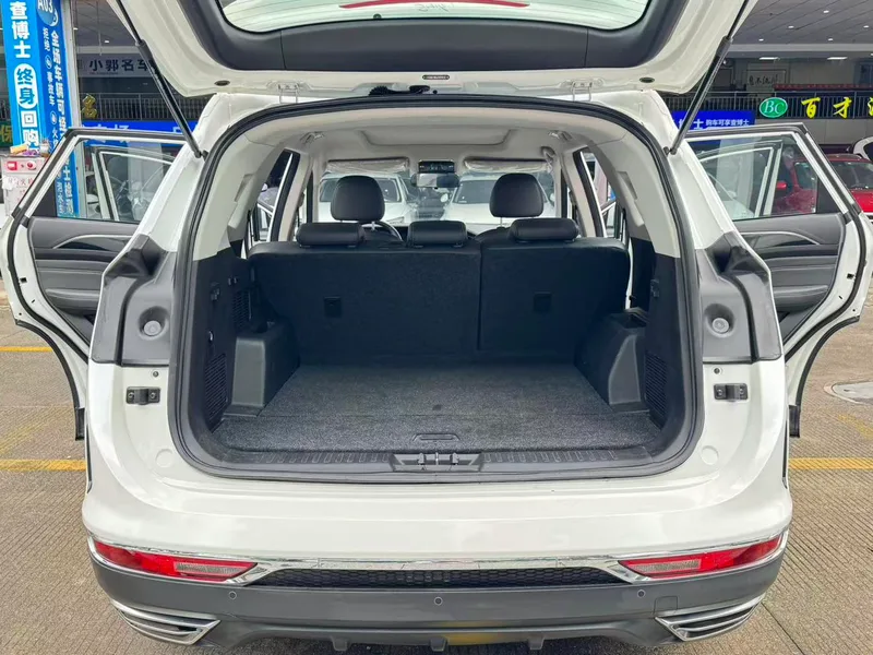 Jetour X90 2020 1.5T DCT Shadow Smart Edition 5 seat interior photo 15