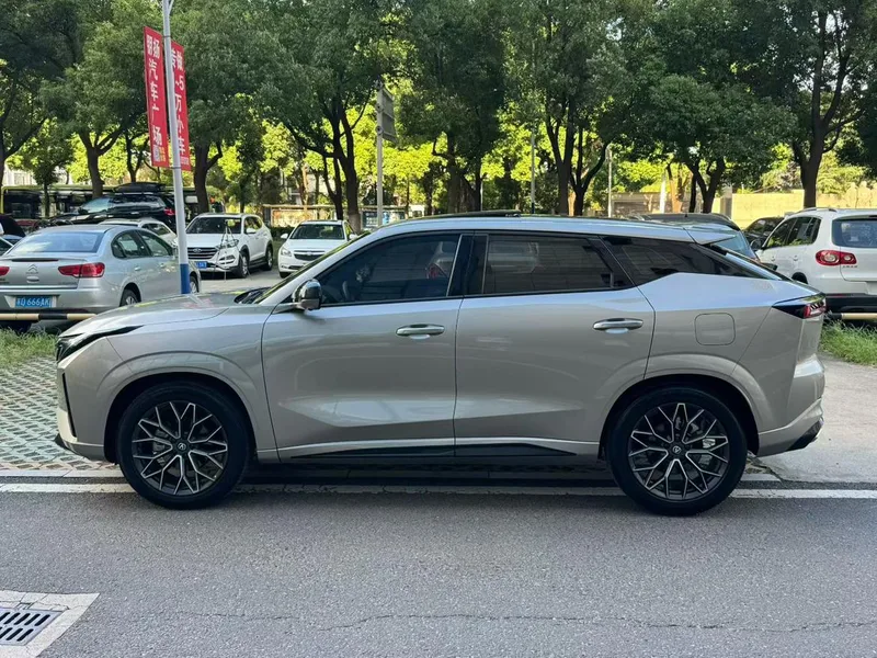 Changan UNI-Z 2025 1.5T DCT Luxury type exterior photo 3 Changan UNI-Z 2025 1.5T DCT Luxury type exterior photo 3