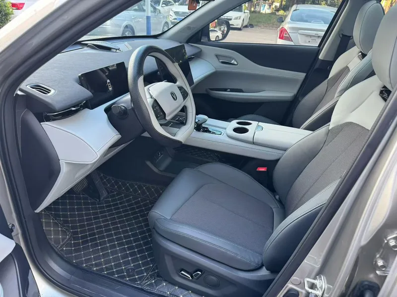 Changan UNI-Z 2025 1.5T DCT Luxury type interior photo 7 Changan UNI-Z 2025 1.5T DCT Luxury type interior photo 7