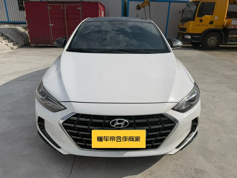 Hyundai Elantra Lingdong 2019 1.4T Dual-clutch dazzle vitality type exterior photo 2 Hyundai Elantra Lingdong 2019 1.4T Dual-clutch dazzle vitality type exterior photo 2