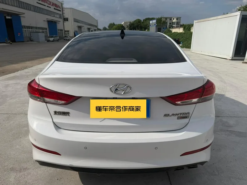 Hyundai Elantra Lingdong 2019 1.4T Dual-clutch dazzle vitality type exterior photo 3 Hyundai Elantra Lingdong 2019 1.4T Dual-clutch dazzle vitality type exterior photo 3