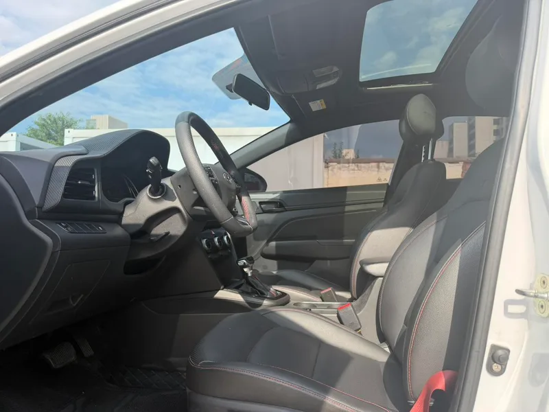 Hyundai Elantra Lingdong 2019 1.4T Dual-clutch dazzle vitality type interior photo 9 Hyundai Elantra Lingdong 2019 1.4T Dual-clutch dazzle vitality type interior photo 9