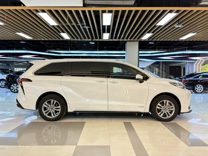Toyota Sienna 2023 Dual Power 2.5L Luxury Edition exterior photo 7 Toyota Sienna 2023 Dual Power 2.5L Luxury Edition exterior photo 7