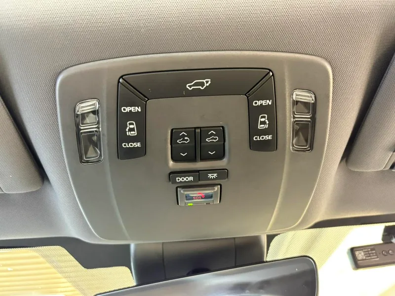 Toyota Sienna 2023 Dual Power 2.5L Luxury Edition interior photo 16 Toyota Sienna 2023 Dual Power 2.5L Luxury Edition interior photo 16