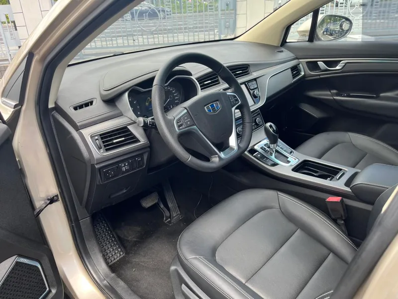 Geely Emgrand GS 2016 Sports version 1.8L Automatic Collar Type interior photo 9 Geely Emgrand GS 2016 Sports version 1.8L Automatic Collar Type interior photo 9