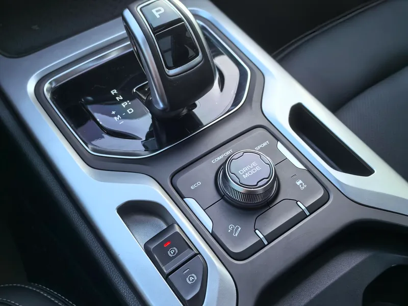 Geely Okavango 2020 1.8TD DCT Luxury type exterior photo 6 Geely Okavango 2020 1.8TD DCT Luxury type exterior photo 6