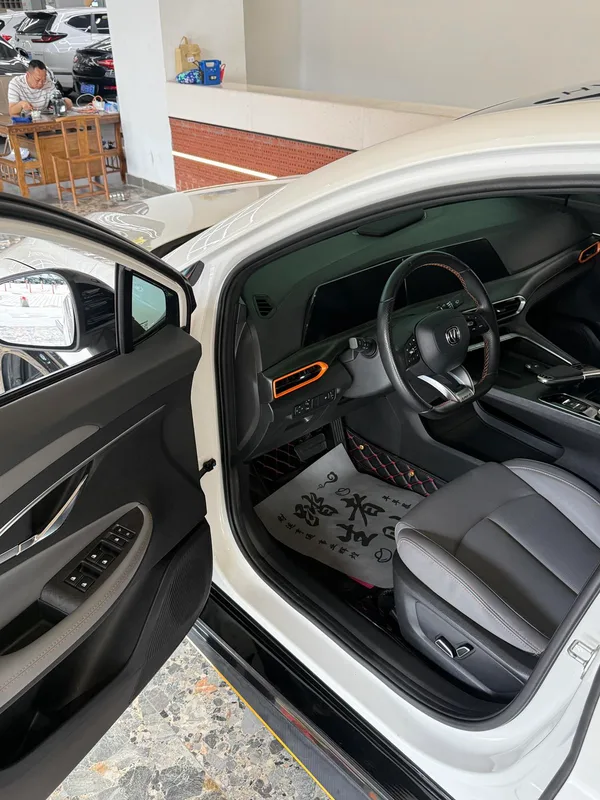 Changan UNI-T 2022 1.5T Sports version Premium Trim interior photo 6 Changan UNI-T 2022 1.5T Sports version Premium Trim interior photo 6