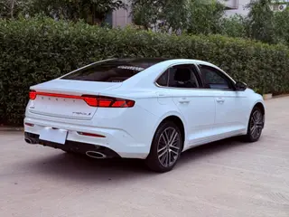 Geely Preface 2023 2.0T Премиальная комплектация интерьер фото 11