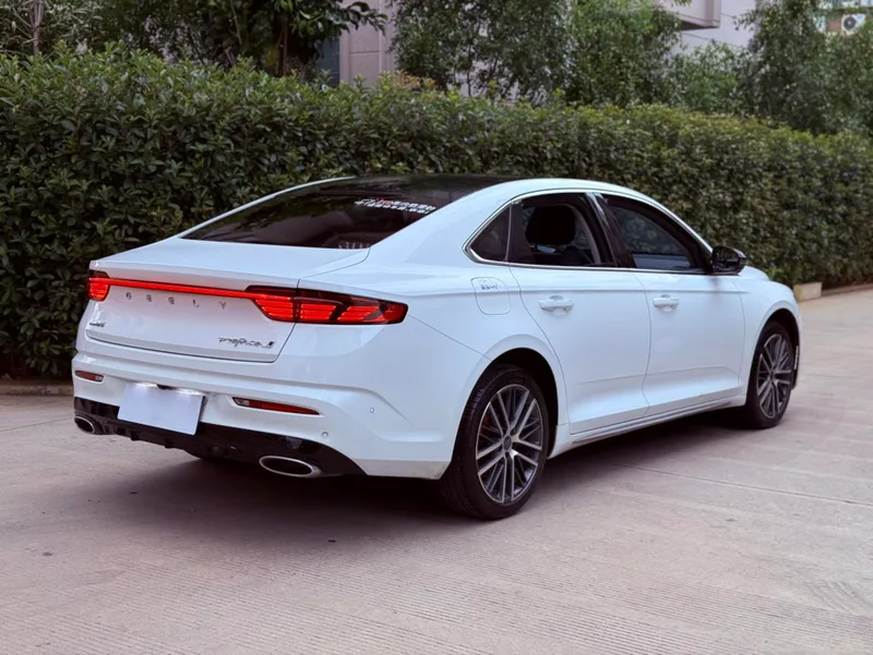 Geely Preface 2023 2.0T Премиальная комплектация интерьер фото 11