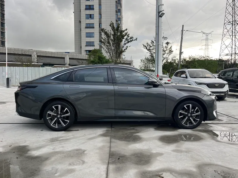 Changan Lamore 2023 1.5T GDI Tipo de lujo automático exterior foto 4 Changan Lamore 2023 1.5T GDI Tipo de lujo automático exterior foto 4