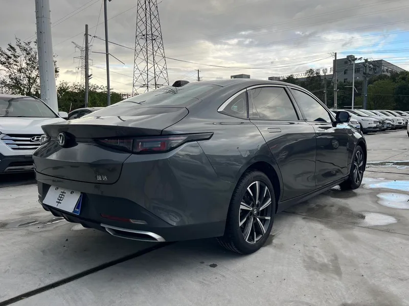 Changan Lamore 2023 1.5T GDI Tipo de lujo automático exterior foto 5 Changan Lamore 2023 1.5T GDI Tipo de lujo automático exterior foto 5