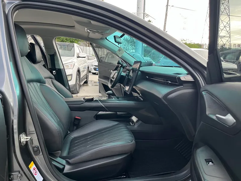 Changan Lamore 2023 1.5T GDI Tipo de lujo automático exterior foto 9 Changan Lamore 2023 1.5T GDI Tipo de lujo automático exterior foto 9