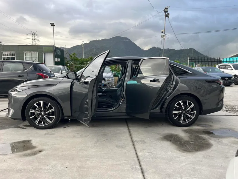 Changan Lamore 2023 1.5T GDI Tipo de lujo automático interior foto 16 Changan Lamore 2023 1.5T GDI Tipo de lujo automático interior foto 16