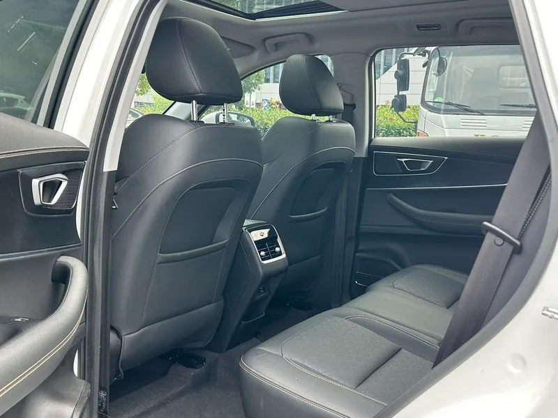 Chery Tiggo 8 2022 1.5TCI Automatic new dynamic version 7 seat interior photo 6 Chery Tiggo 8 2022 1.5TCI Automatic new dynamic version 7 seat interior photo 6