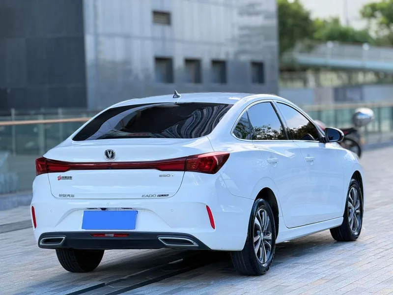 Changan Eado 2024 PLUS 1.4T DCT Versión de alta energía exterior foto 2