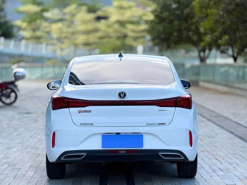 Changan Eado 2024 PLUS 1.4T DCT Versión de alta energía exterior foto 4