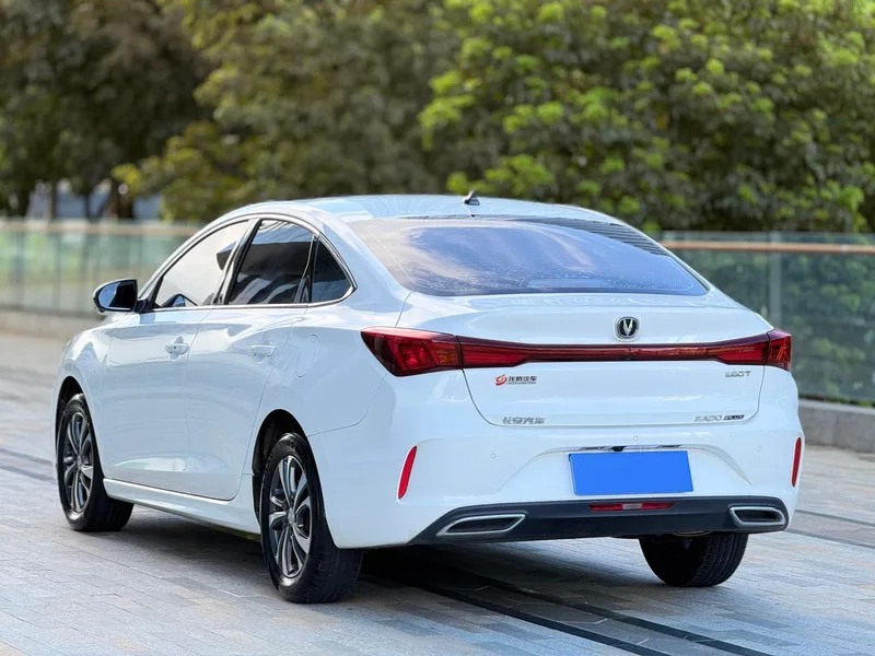 Changan Eado 2024 PLUS 1.4T DCT Versión de alta energía interior foto 6