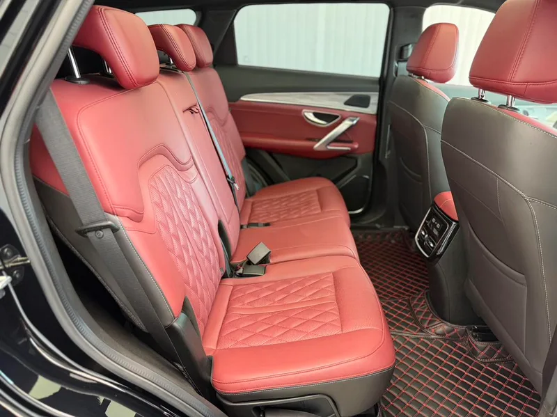 Jetour X70 PLUS 2023 1.5T DCT Brave person PLUS 5 seat interior photo 17 Jetour X70 PLUS 2023 1.5T DCT Brave person PLUS 5 seat interior photo 17