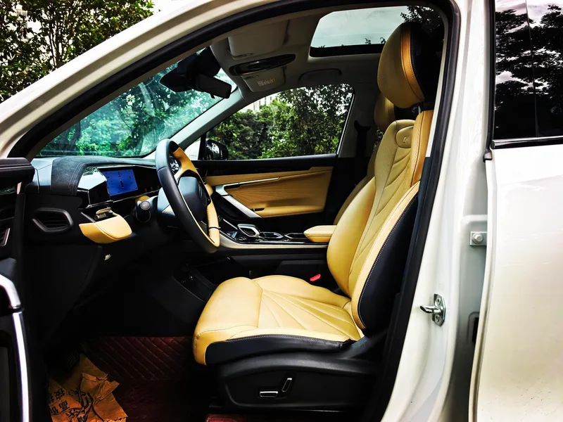 Geely Boyue L 2024 1.5TD DCT Version de luxe intérieur photo 13 Geely Boyue L 2024 1.5TD DCT Version de luxe intérieur photo 13