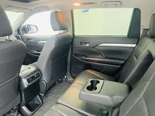 Toyota Highlander 2018 2.0T Four-wheel drive Premium Edition 7 seat Country VI interior photo 10 Toyota Highlander 2018 2.0T Four-wheel drive Premium Edition 7 seat Country VI interior photo 10