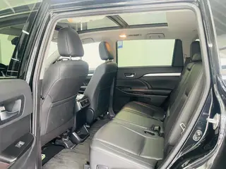 Toyota Highlander 2018 2.0T Four-wheel drive Premium Edition 7 seat Country VI interior photo 11 Toyota Highlander 2018 2.0T Four-wheel drive Premium Edition 7 seat Country VI interior photo 11