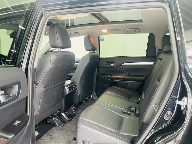Toyota Highlander 2018 2.0T Four-wheel drive Premium Edition 7 seat Country VI interior photo 11 Toyota Highlander 2018 2.0T Four-wheel drive Premium Edition 7 seat Country VI interior photo 11