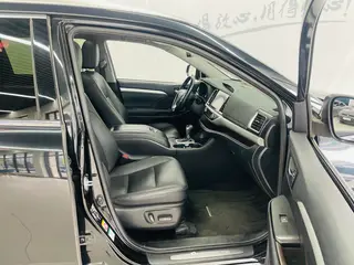 Toyota Highlander 2018 2.0T Four-wheel drive Premium Edition 7 seat Country VI interior photo 12 Toyota Highlander 2018 2.0T Four-wheel drive Premium Edition 7 seat Country VI interior photo 12