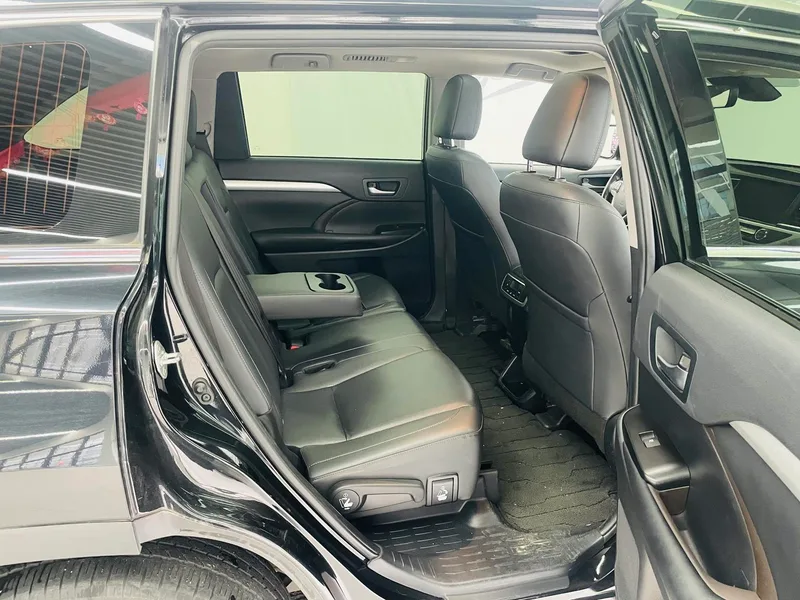 Toyota Highlander 2018 2.0T Four-wheel drive Premium Edition 7 seat Country VI interior photo 13 Toyota Highlander 2018 2.0T Four-wheel drive Premium Edition 7 seat Country VI interior photo 13
