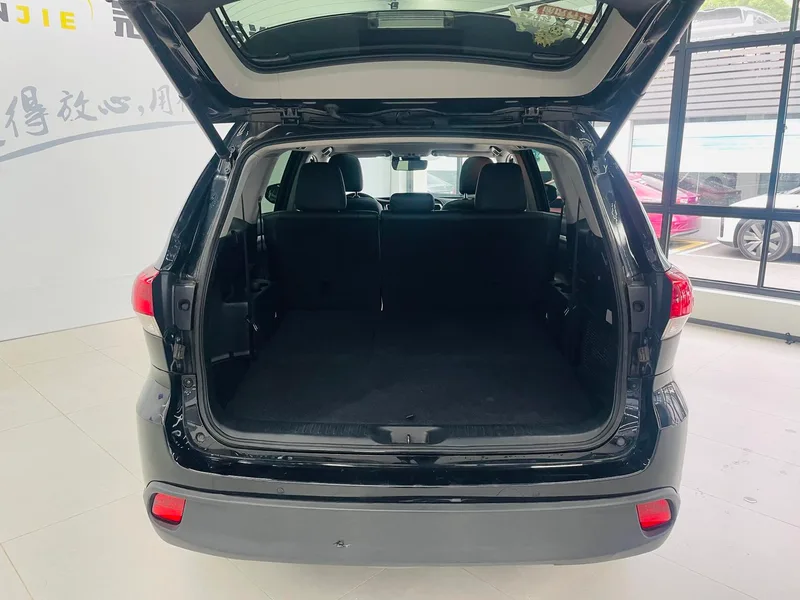 Toyota Highlander 2018 2.0T Four-wheel drive Premium Edition 7 seat Country VI interior photo 16 Toyota Highlander 2018 2.0T Four-wheel drive Premium Edition 7 seat Country VI interior photo 16