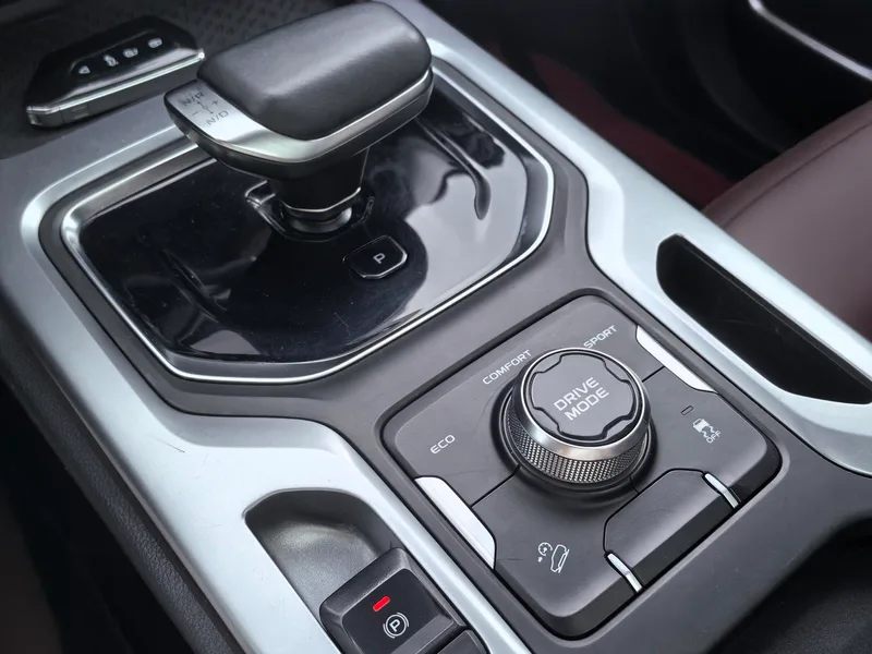 Geely Okavango 2022 1.8TD DCT De lujo exterior foto 6 Geely Okavango 2022 1.8TD DCT De lujo exterior foto 6