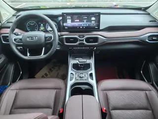 Geely Okavango 2022 1.8TD DCT De lujo interior foto 9 Geely Okavango 2022 1.8TD DCT De lujo interior foto 9