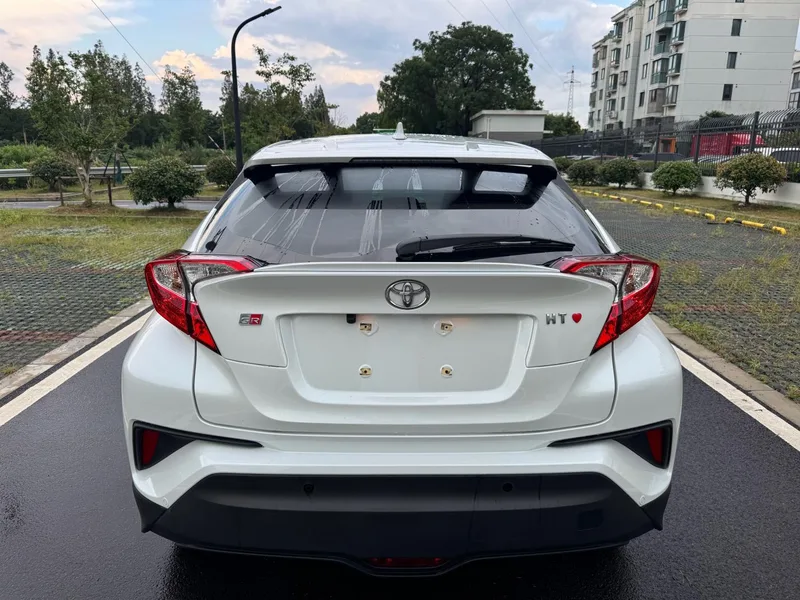Toyota C-HR 2023 2.0L Versión cómoda exterior foto 4