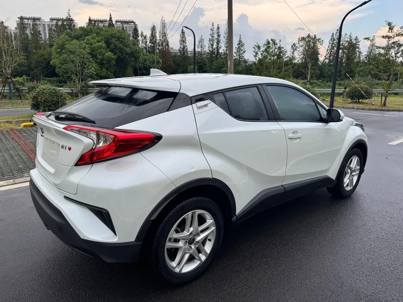 Toyota C-HR 2023 2.0L Versión cómoda exterior foto 5
