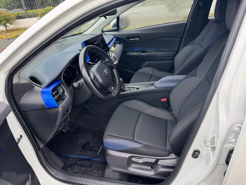 Toyota C-HR 2023 2.0L Versión cómoda interior foto 6