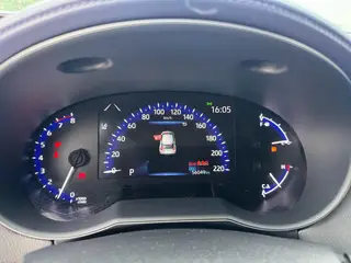 Toyota C-HR 2023 2.0L Versión cómoda interior foto 9