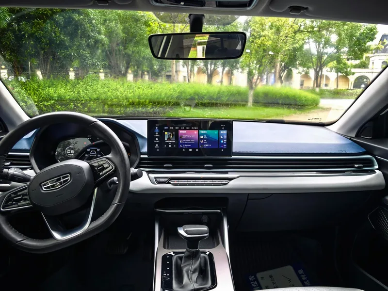Geely Emgrand 2022 4.ª generación 1.5L CVT Modelo insignia interior foto 12 Geely Emgrand 2022 4.ª generación 1.5L CVT Modelo insignia interior foto 12