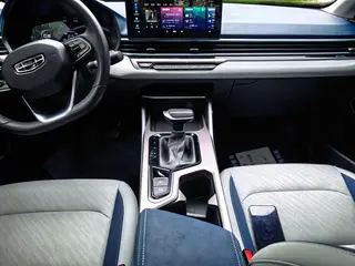 Geely Emgrand 2022 4.ª generación 1.5L CVT Modelo insignia interior foto 13 Geely Emgrand 2022 4.ª generación 1.5L CVT Modelo insignia interior foto 13