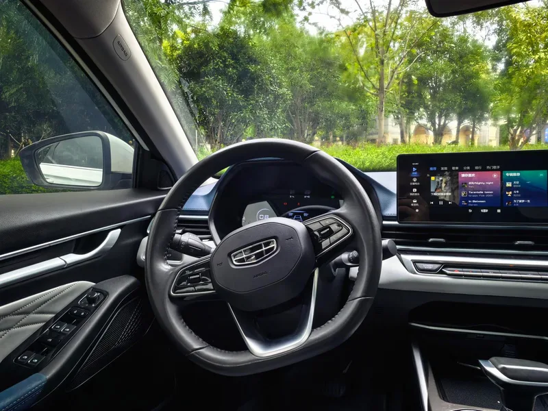 Geely Emgrand 2022 4.ª generación 1.5L CVT Modelo insignia interior foto 15 Geely Emgrand 2022 4.ª generación 1.5L CVT Modelo insignia interior foto 15