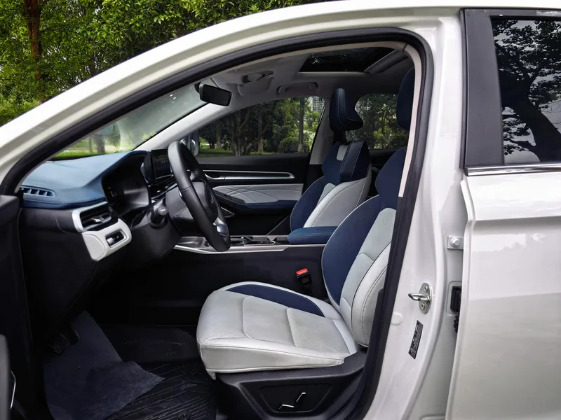 Geely Emgrand 2022 4.ª generación 1.5L CVT Modelo insignia interior foto 16 Geely Emgrand 2022 4.ª generación 1.5L CVT Modelo insignia interior foto 16