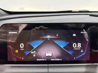 Changan UNI-T 2020 1.5T Modelo insignia interior foto 9