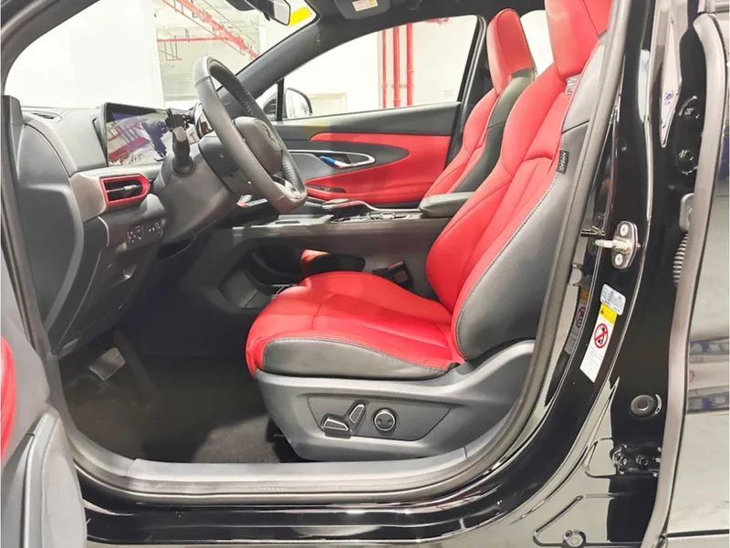 Changan UNI-T 2020 1.5T Modelo insignia interior foto 11