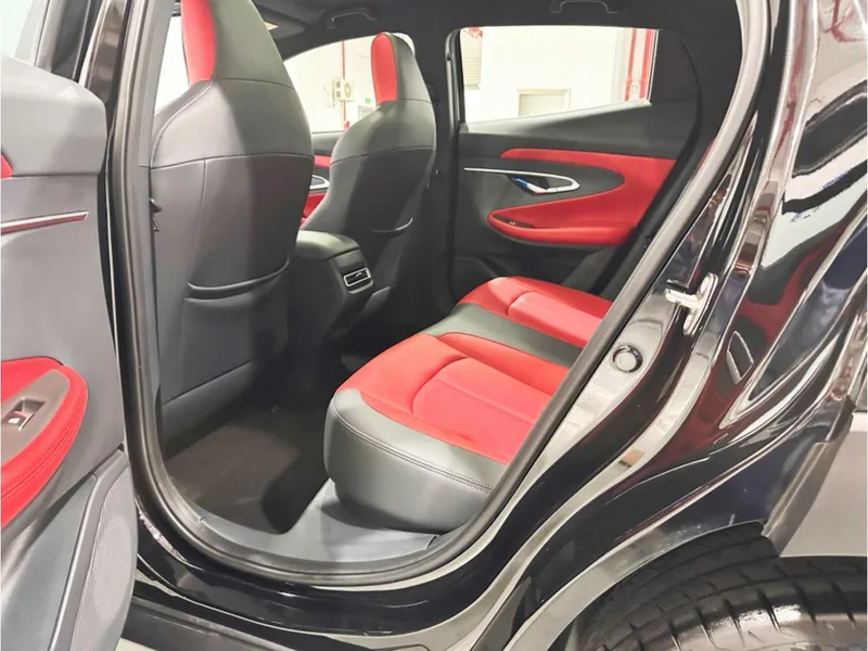 Changan UNI-T 2020 1.5T Modelo insignia interior foto 12