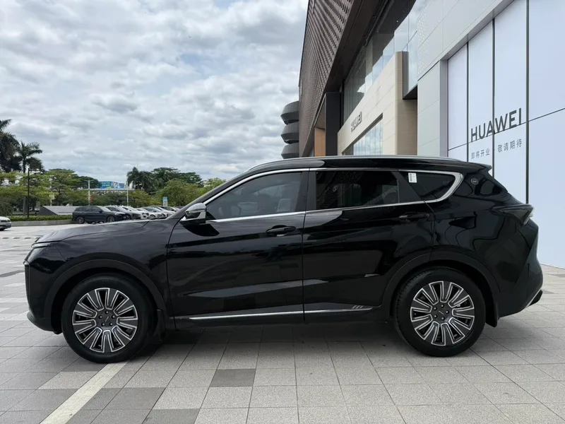 Jetour X70 PLUS 2025 1.5T 6DCT The perfect edition 7 seat exterior photo 4 Jetour X70 PLUS 2025 1.5T 6DCT The perfect edition 7 seat exterior photo 4