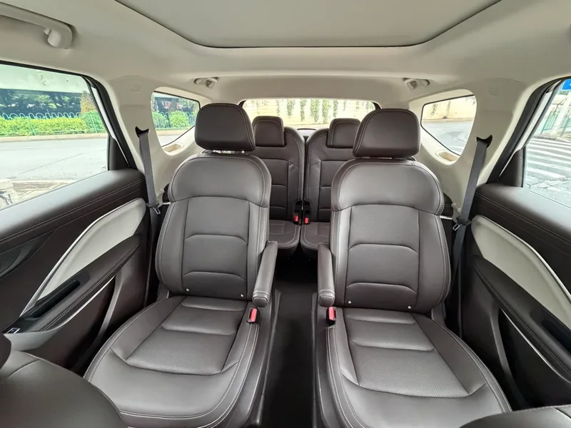Geely Jiaji 2021 1.8TD DCT De lujo interior foto 6 Geely Jiaji 2021 1.8TD DCT De lujo interior foto 6