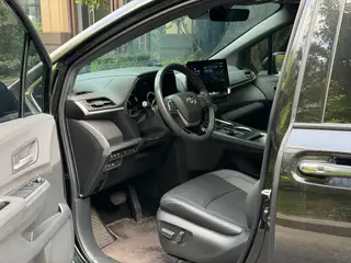 Toyota Sienna 2023 Reforma Doble motor 2.5L Versión de lujo interior foto 9