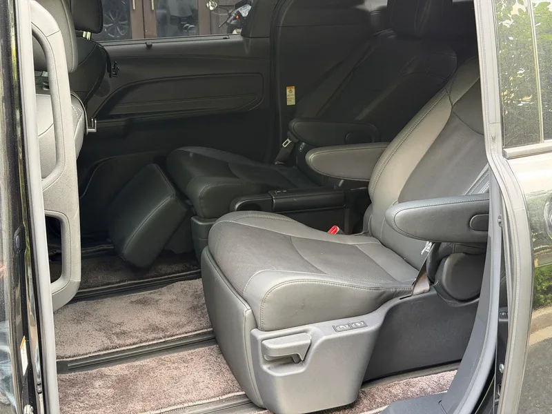 Toyota Sienna 2023 Reforma Doble motor 2.5L Versión de lujo interior foto 11